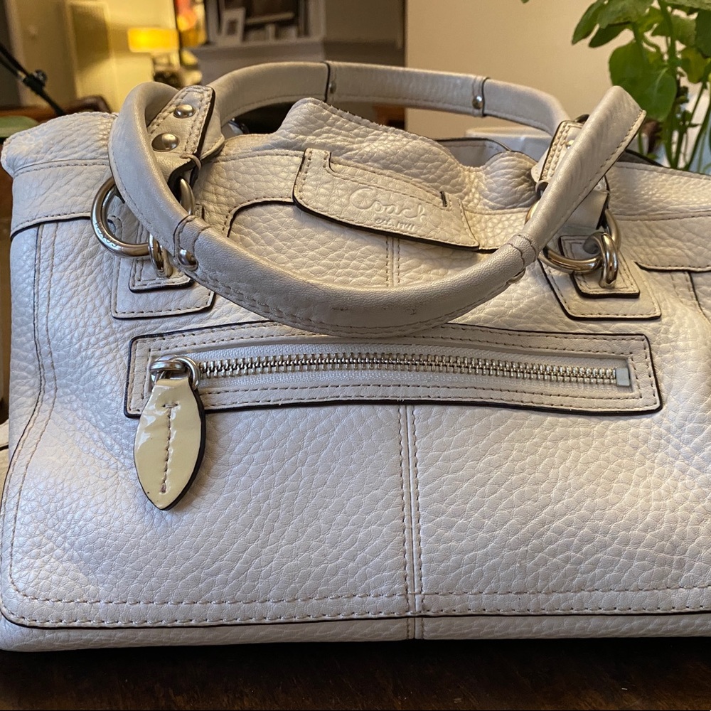 Authentic Coach Purse! Your style has arrived!